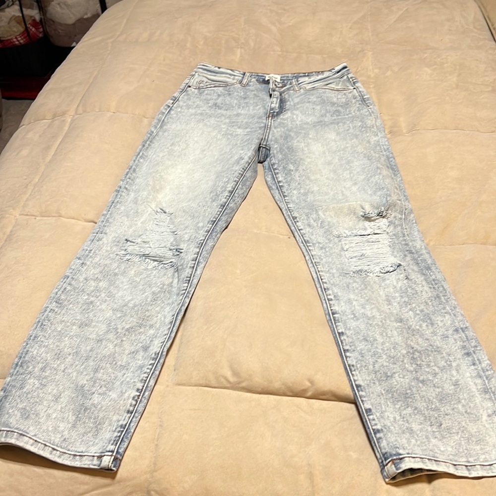 Boyfriend sneak peek jeans